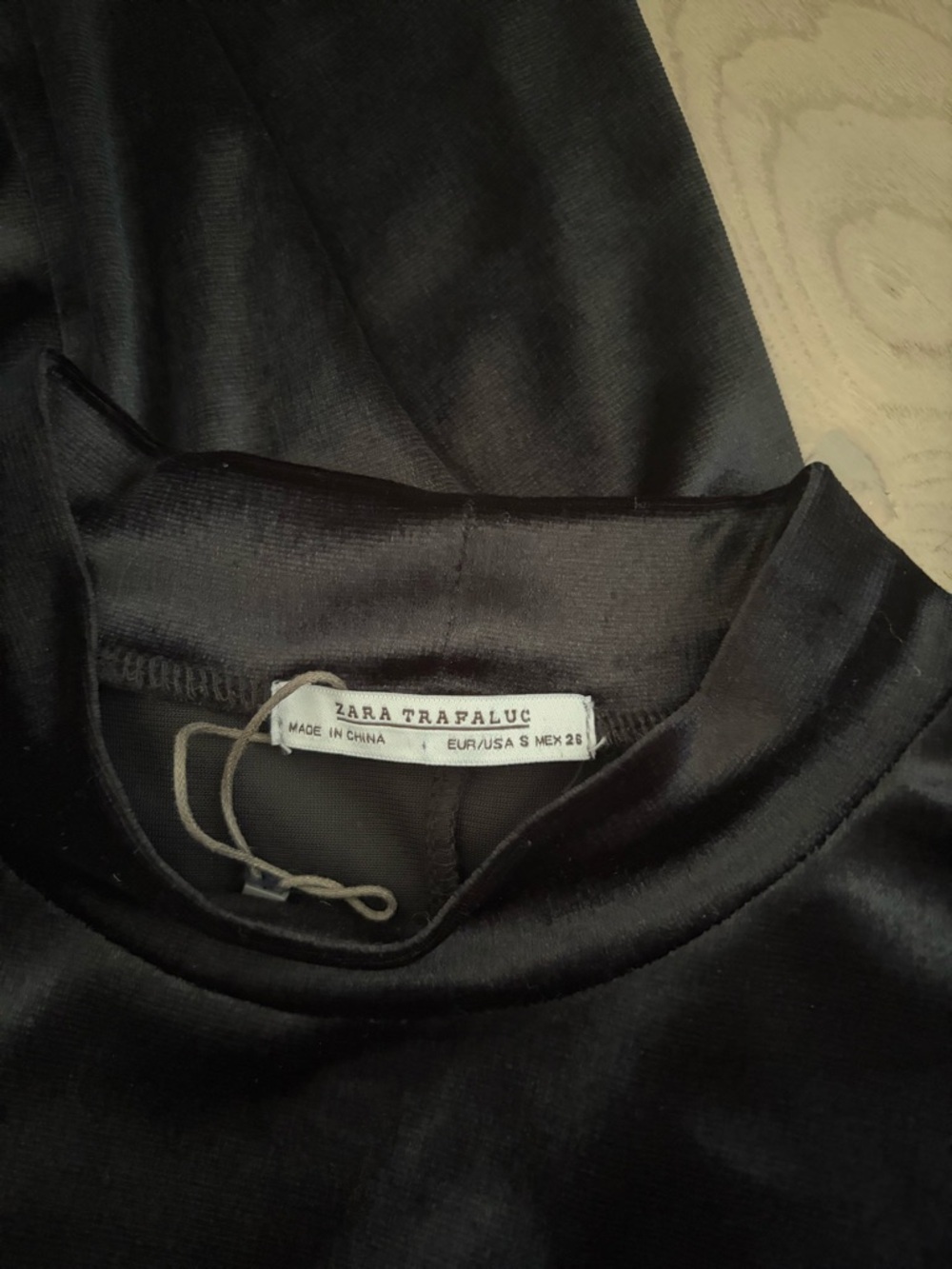 NWOT ZARA TRAFALUC Black Short-Sleeve Velvet-Look Bodycon Dress (S) - Picture 6 of 6